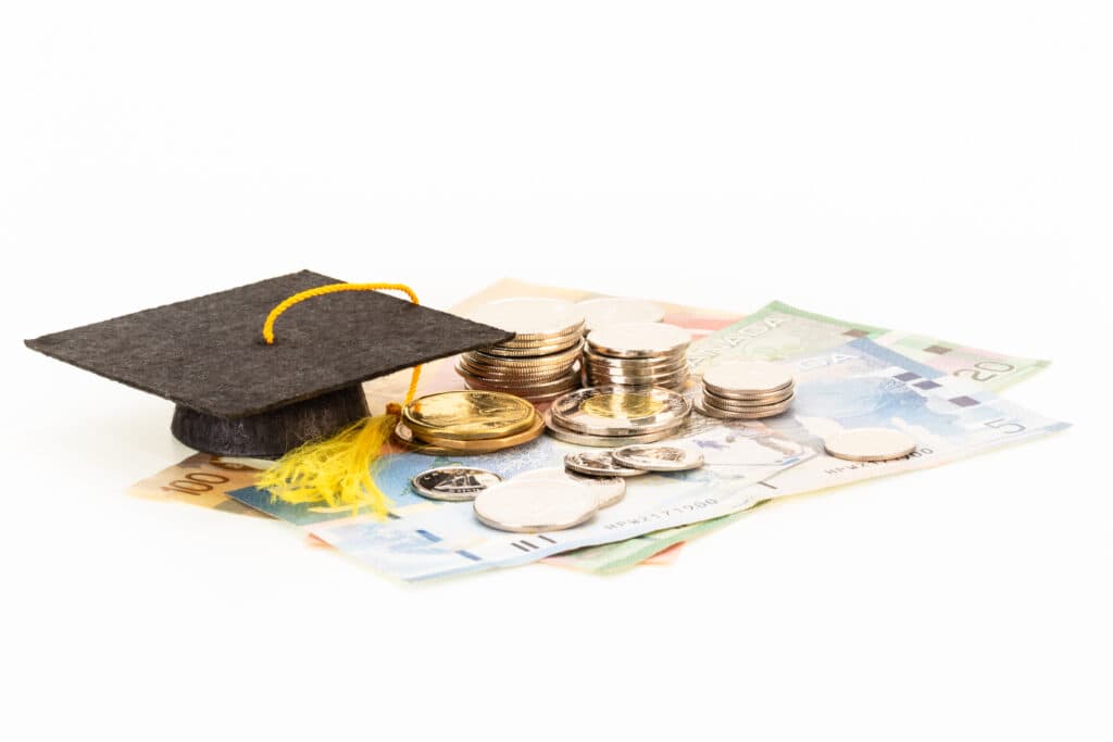 Le Québec doublera les frais de scolarité pour les étudiants hors province dans les universités anglaises Le Québec doublera les frais de scolarité pour les étudiants hors province dans les universités anglaises
