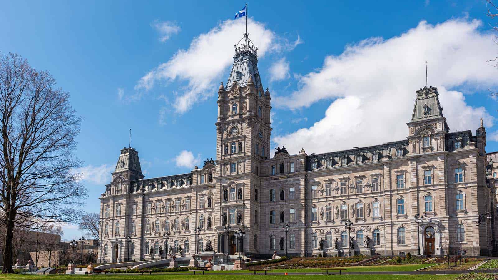 Au Québec, on demande le gel de l’immigration temporaire Au Québec, on demande le gel de l’immigration temporaire
