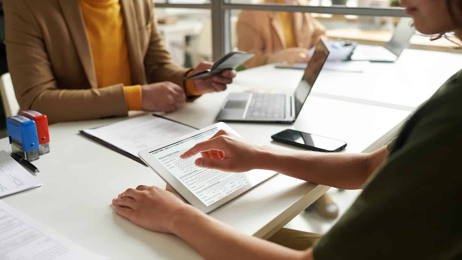 Visiteurs au Canada par une voie spéciale demandant l’asile Visiteurs au Canada par une voie spéciale demandant l’asile